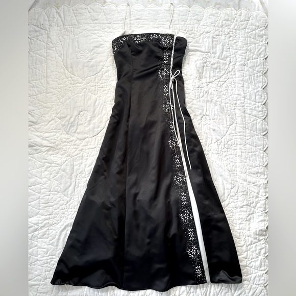 🌷SOLD🌷 Vintage Zum Zum Dress 🖤🤍 - Picture 3 of 8